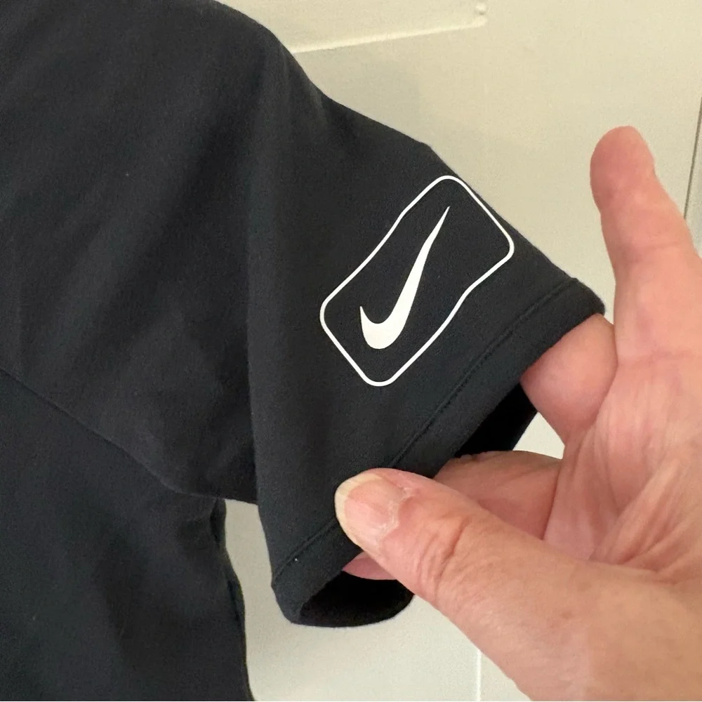 NIKE NSW STREET SHORT SLEEVE TOP. Size Small. - Picture 5 of 9